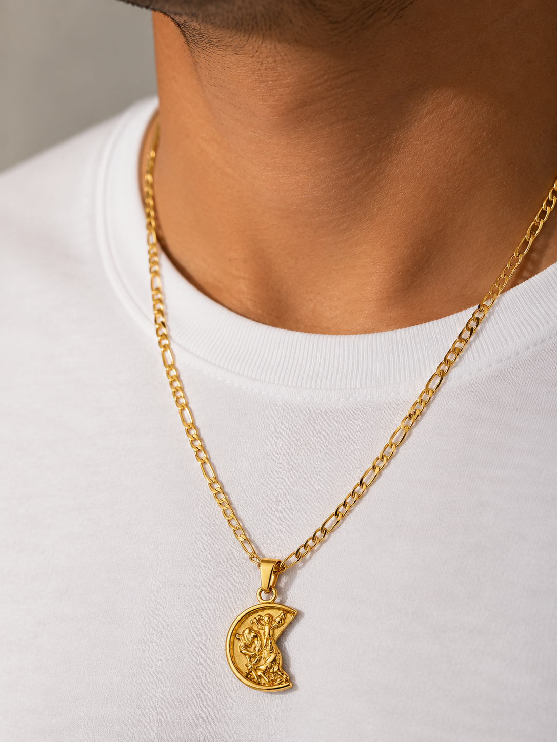 ST. CHRISTOPHER PENDANT FIGARO CHAIN | 18K Gold