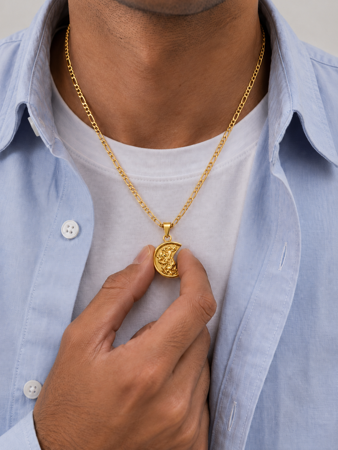 ST. CHRISTOPHER PENDANT FIGARO CHAIN | 18K Gold
